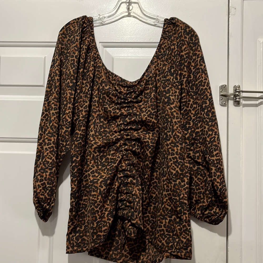 Willow and Root • Center Ruched Peasant top. Large